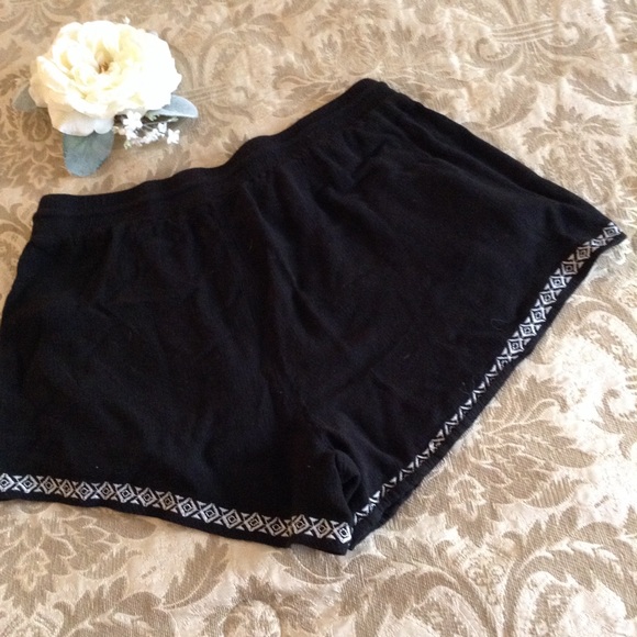 BETHANY MOTA BLACK SHORTS L - Picture 2 of 4